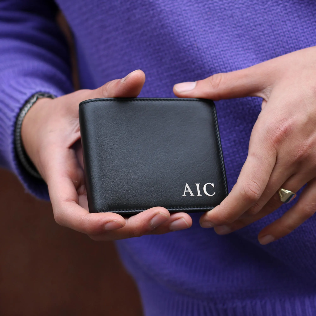 The Timeless Elegance of the Classic Leather Personalised Wallet – A Perfect Gift for Every Gentleman